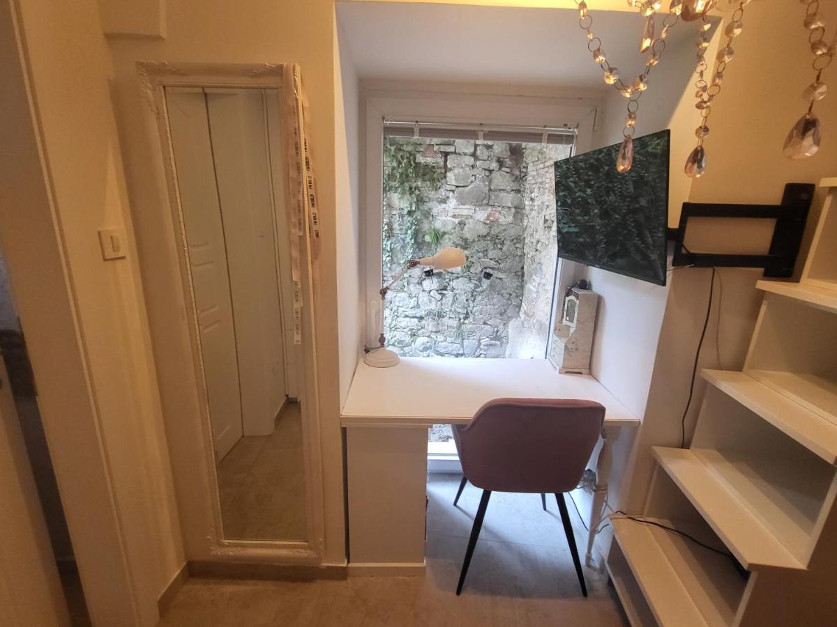 Vintage Apartment In The City Centre Old Town Laibach Exterior foto